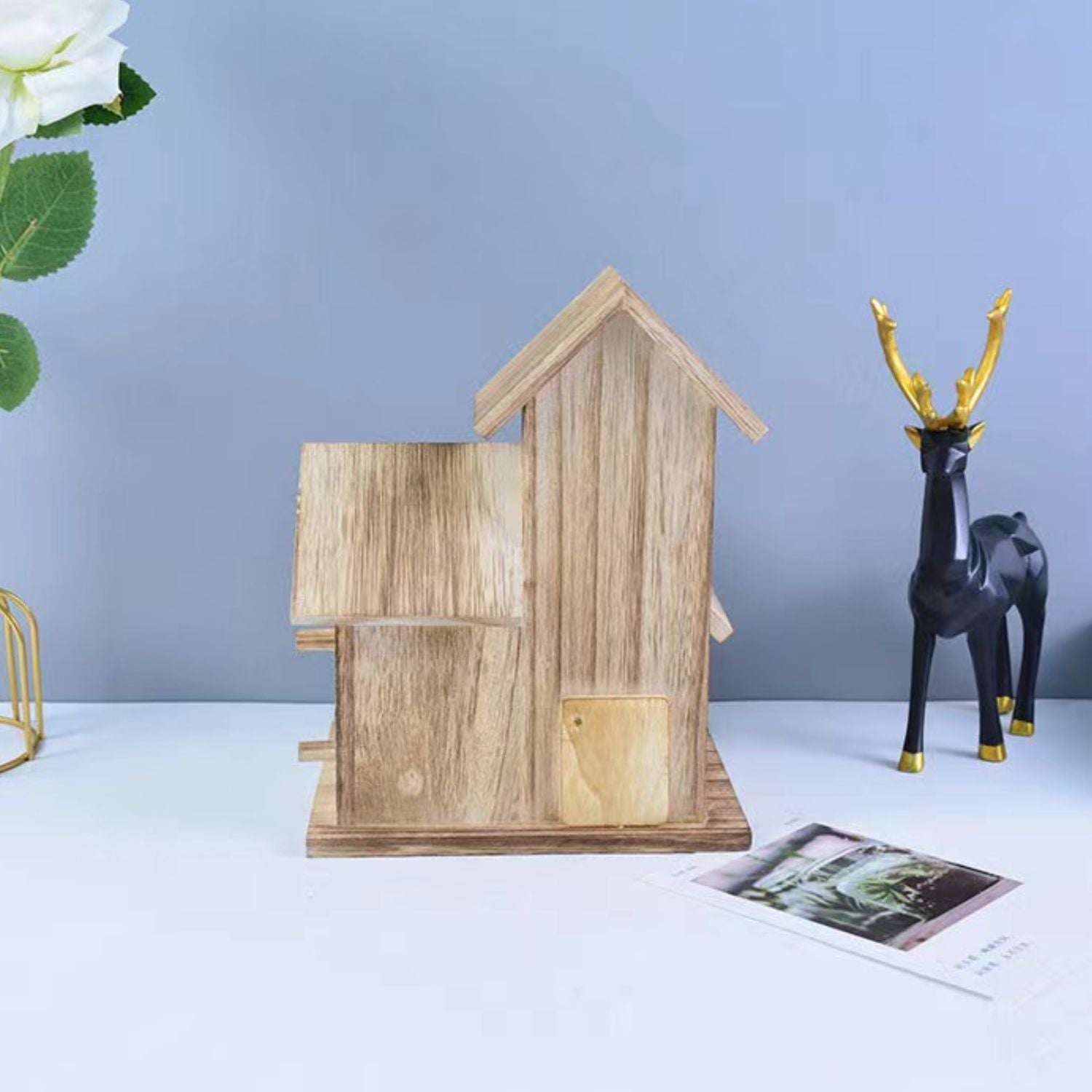 vogelhuis hangend Houten metgouden standbeeldenkleurrijke bloemen